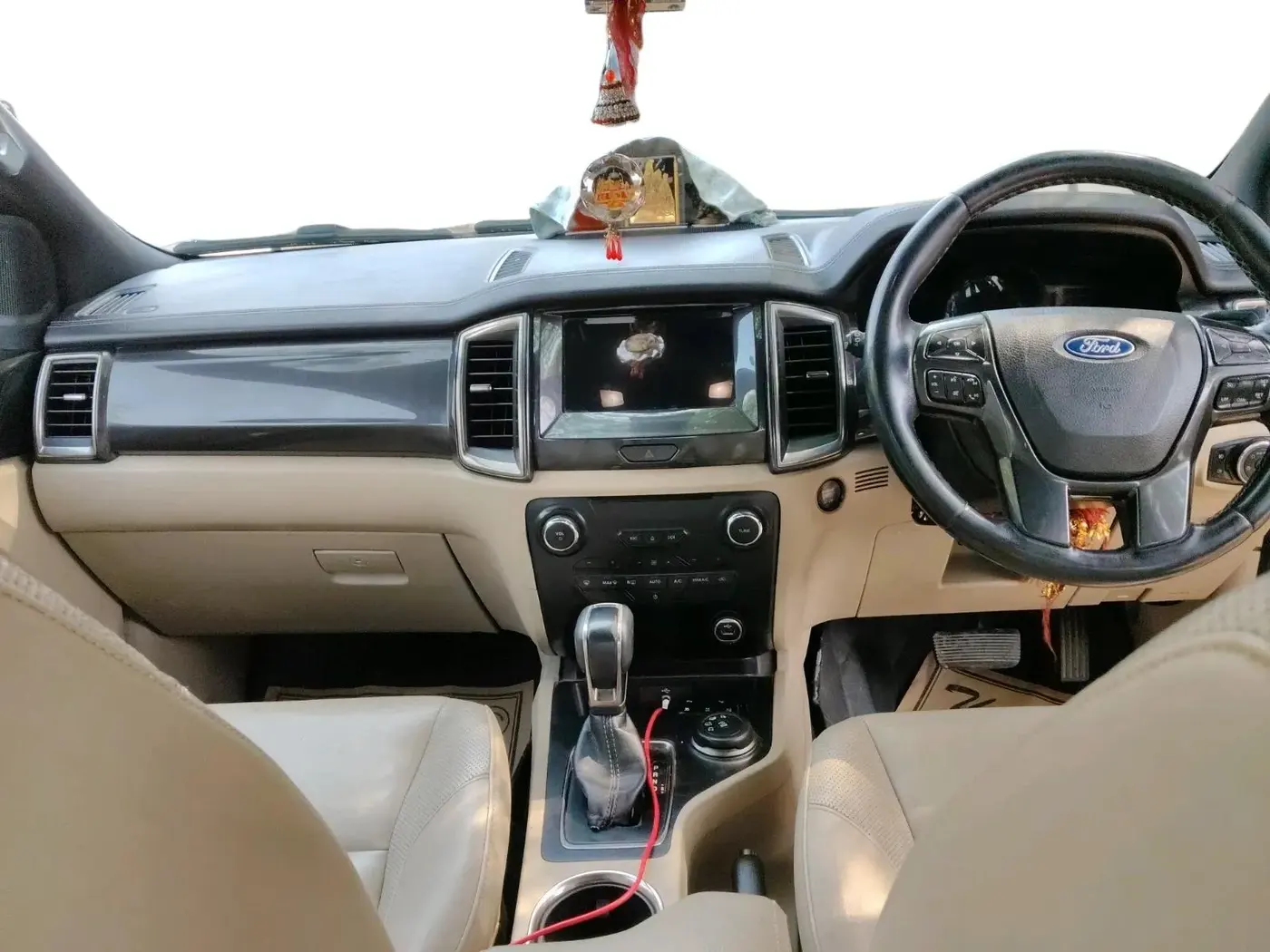 2019 Ford Endeavour TITANIUM PLUS 3.2 4X4 AT SUNROOF, Diesel, Automatic, 1,67,597 km, interior