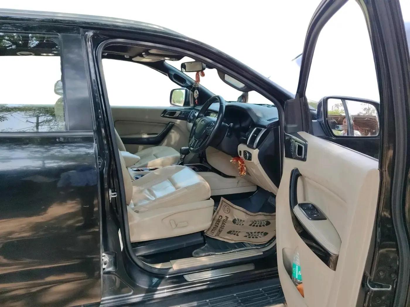 2019 Ford Endeavour TITANIUM PLUS 3.2 4X4 AT SUNROOF, Diesel, Automatic, 1,67,597 km, interior
