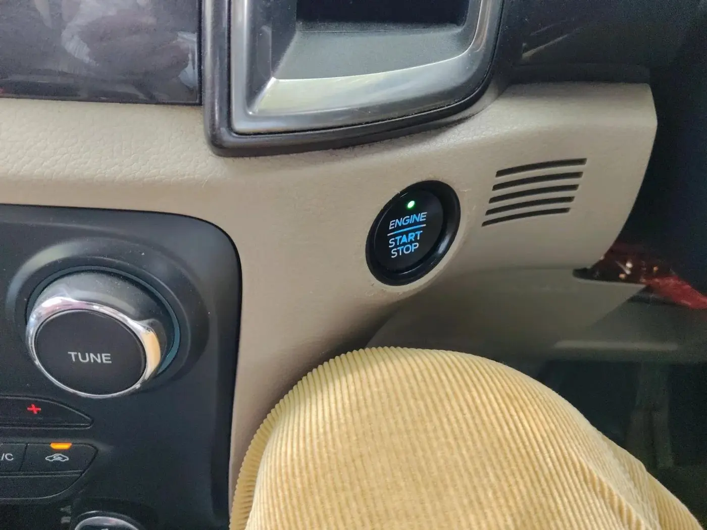 2019 Ford Endeavour TITANIUM PLUS 3.2 4X4 AT SUNROOF, Diesel, Automatic, 1,67,597 km, interior
