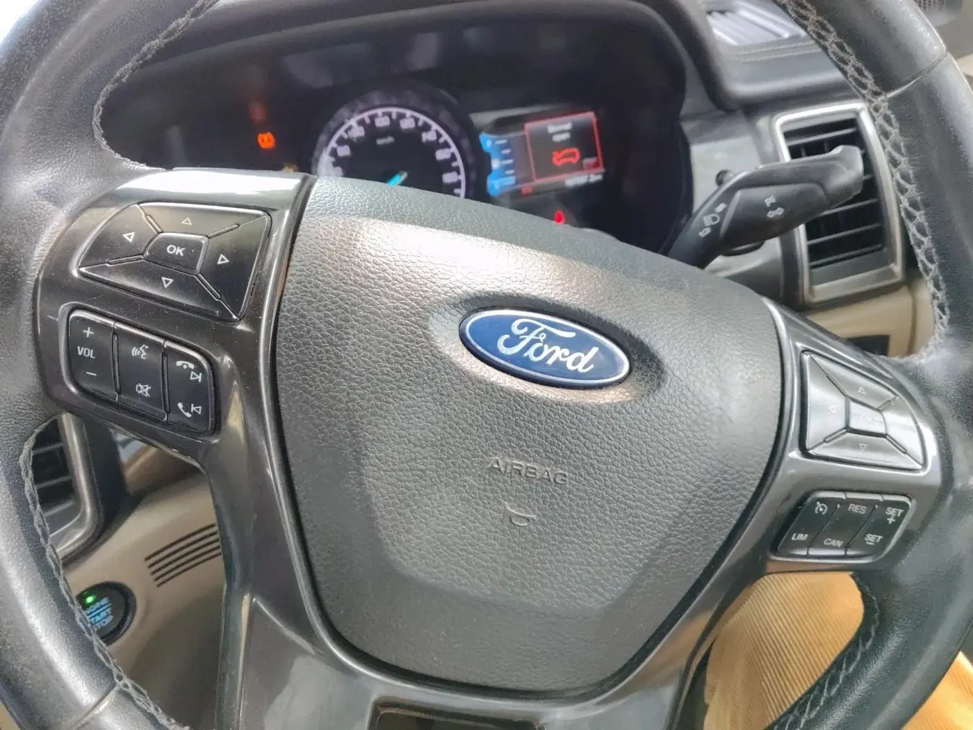 2019 Ford Endeavour TITANIUM PLUS 3.2 4X4 AT SUNROOF, Diesel, Automatic, 1,67,597 km, interior