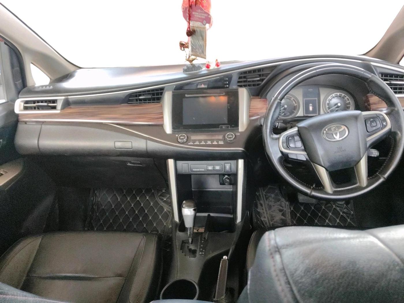 2017 Toyota Innova Crysta TOURING SPORT DIESEL AT, Diesel, Automatic, 1,93,826 km, interior