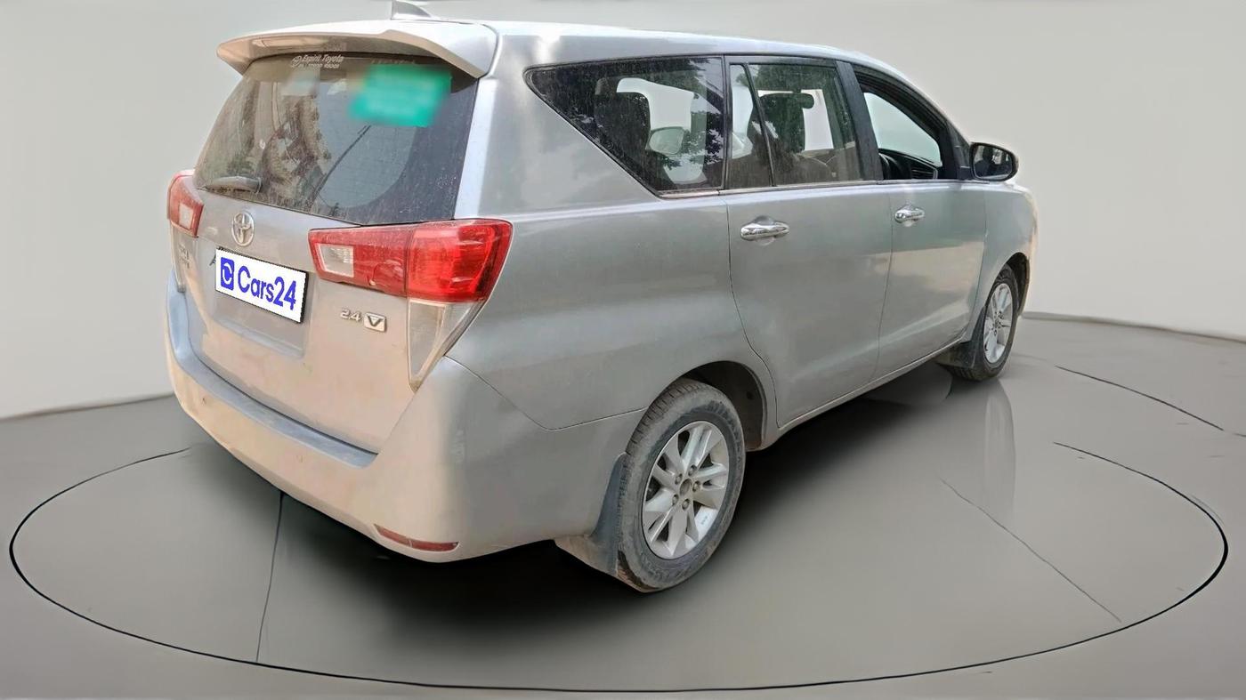 2016 Toyota Innova Crysta 2.4 VX 7 STR, Diesel, Manual, 1,90,912 km, exterior