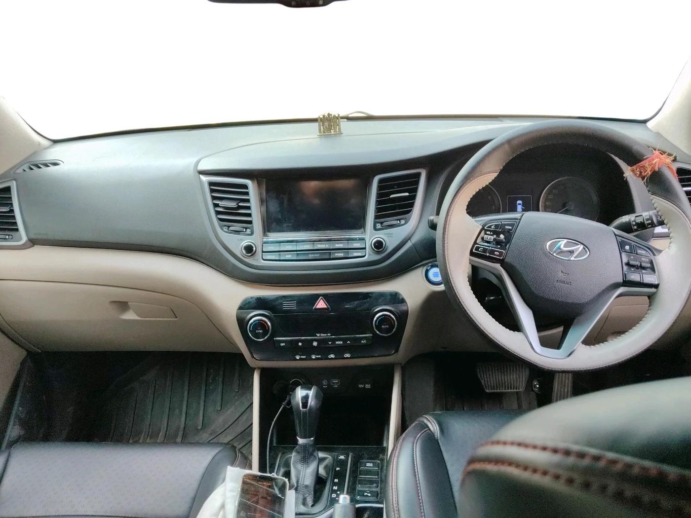 2017 Hyundai Tucson 2WD AT GL PETROL , Petrol, Automatic, 1,42,156 km, interior
