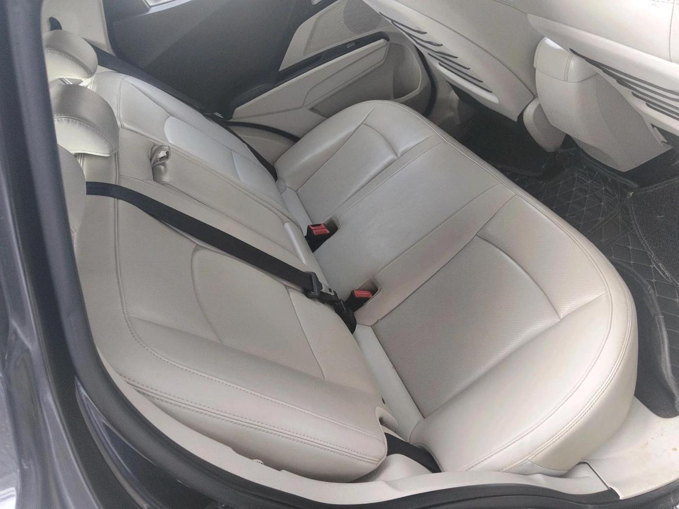 2019 Mahindra XUV300 W8 (O) 1.5 DIESEL, Diesel, Manual, 51,199 km, interior