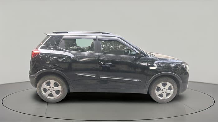 2023 Mahindra XUV300 W6 1.2 PETROL, Petrol, Manual, 25,770 km, exterior