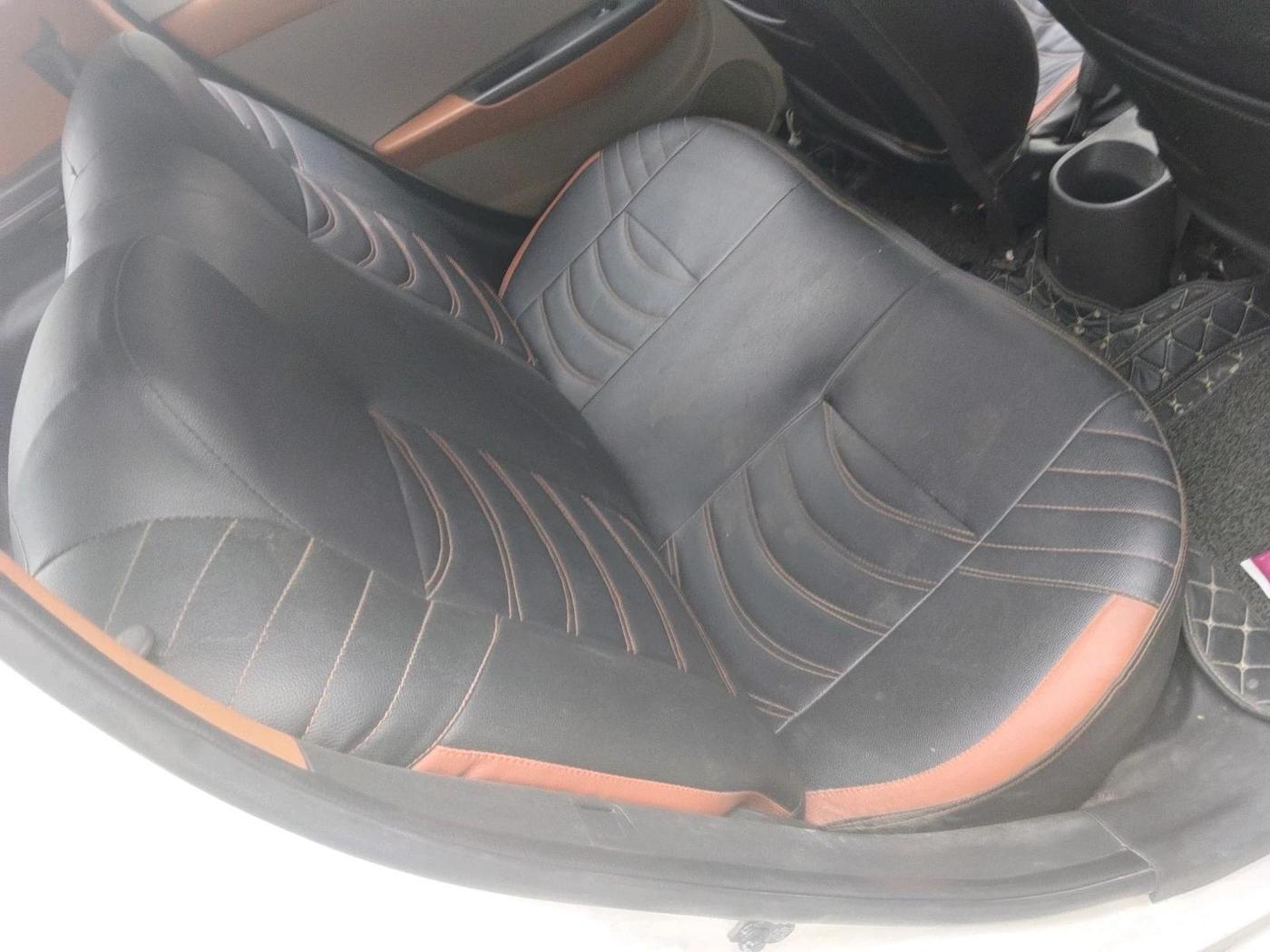 2013 Hyundai i20 MAGNA 1.2, Petrol, Manual, 1,17,335 km, interior