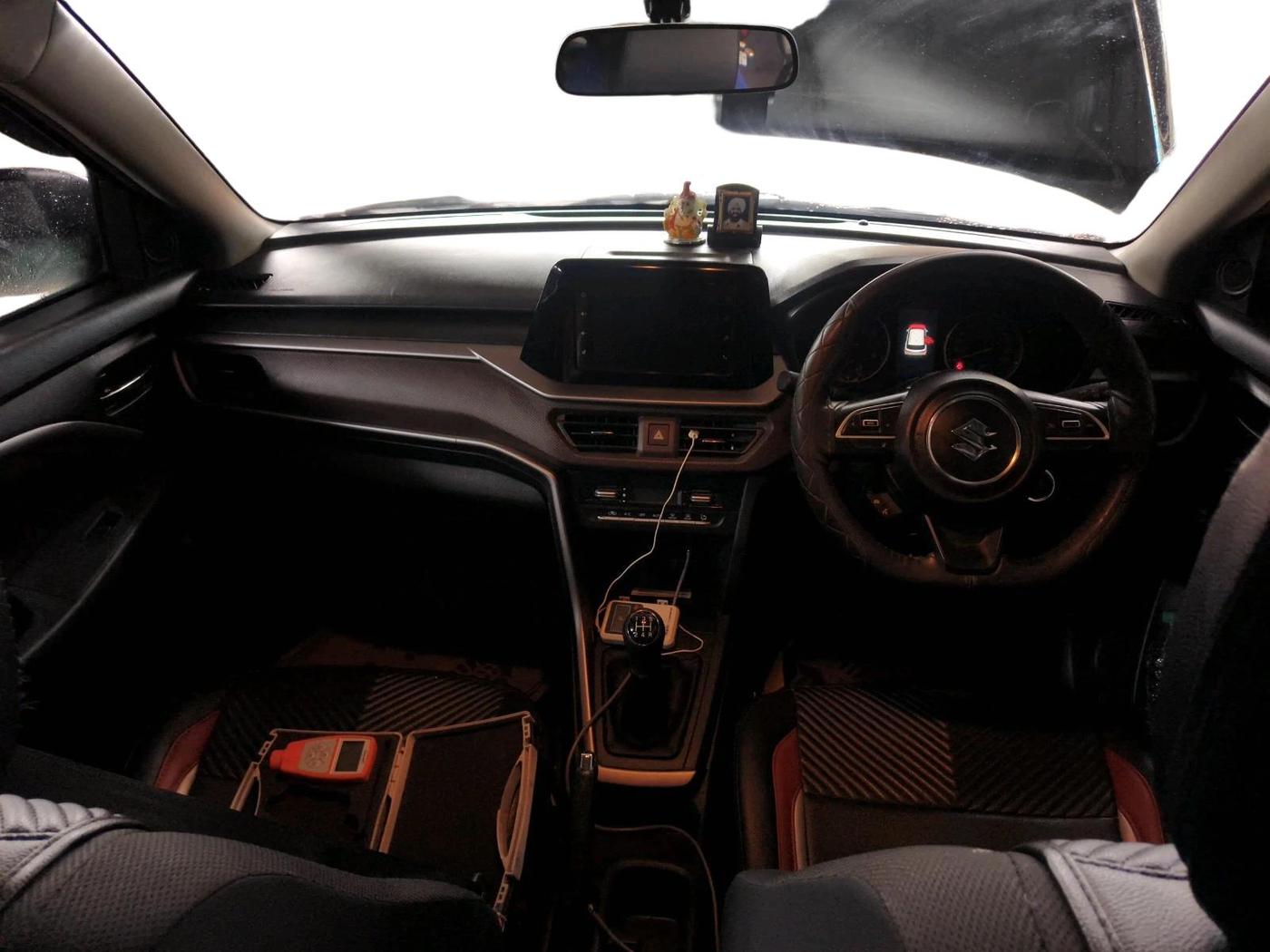 2025 Maruti BREZZA ZXI SMART HYBRID , Petrol, Manual, 10,920 km, interior