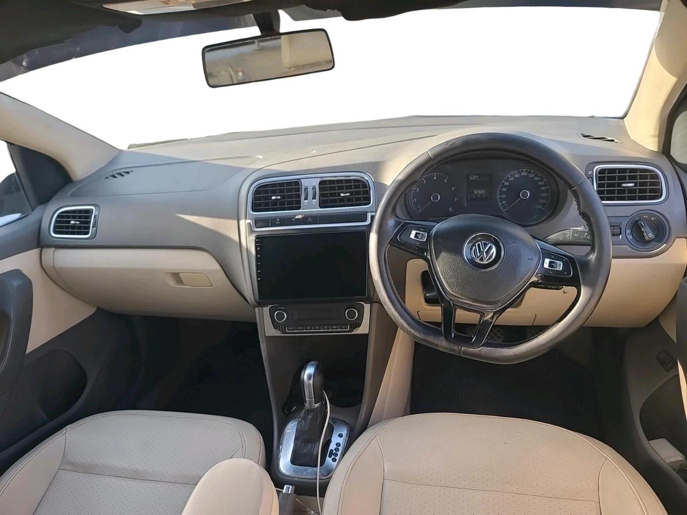 2015 Volkswagen Vento HIGHLINE 1.2 TSI AT, Petrol, Automatic, 93,490 km, interior