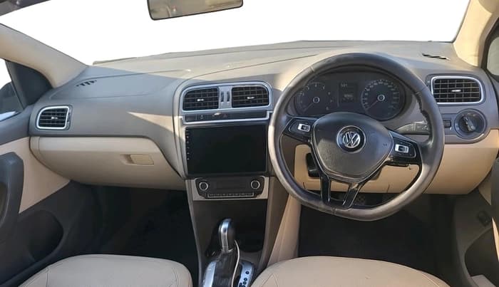 2015 Volkswagen Vento HIGHLINE 1.2 TSI AT, Petrol, Automatic, 92,968 km, interior