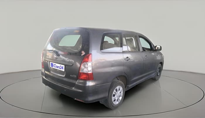 2013 Toyota Innova 2.5 GX 7 STR, Diesel, Manual, 2,33,543 km, exterior