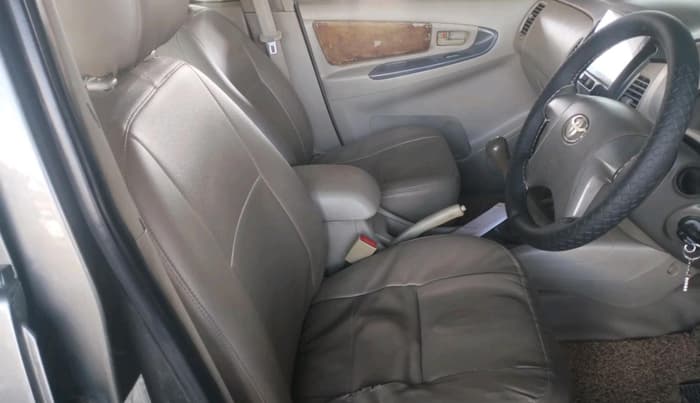 2013 Toyota Innova 2.5 GX 7 STR, Diesel, Manual, 2,33,543 km, interior