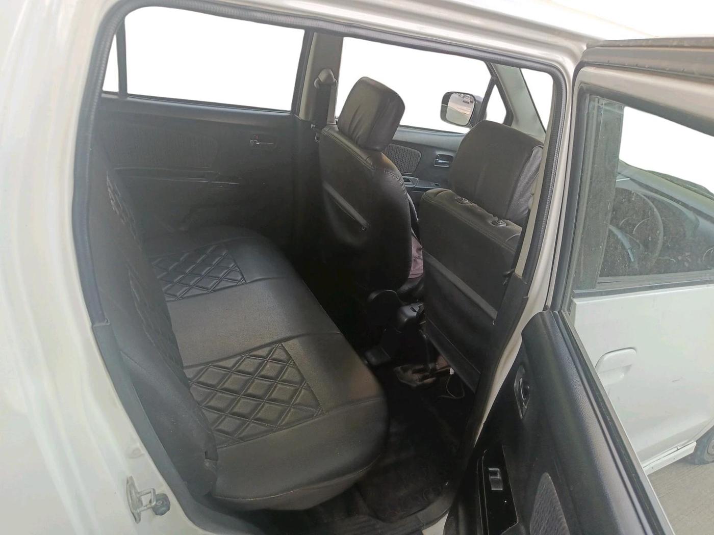 2013 Maruti Wagon R 1.0 VXI, CNG, Manual, 1,05,800 km, interior