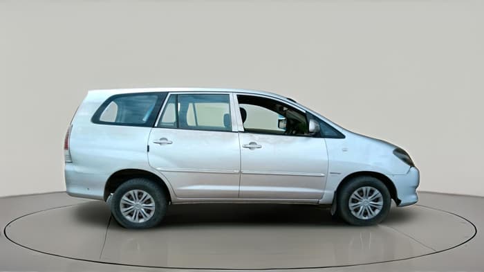 2011 Toyota Innova 2.5 G4 8 STR, Diesel, Manual, 2,23,120 km, exterior
