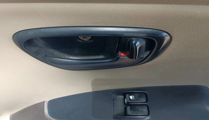 2011 Hyundai i10 ERA 1.1, CNG, Manual, 1,06,395 km, interior