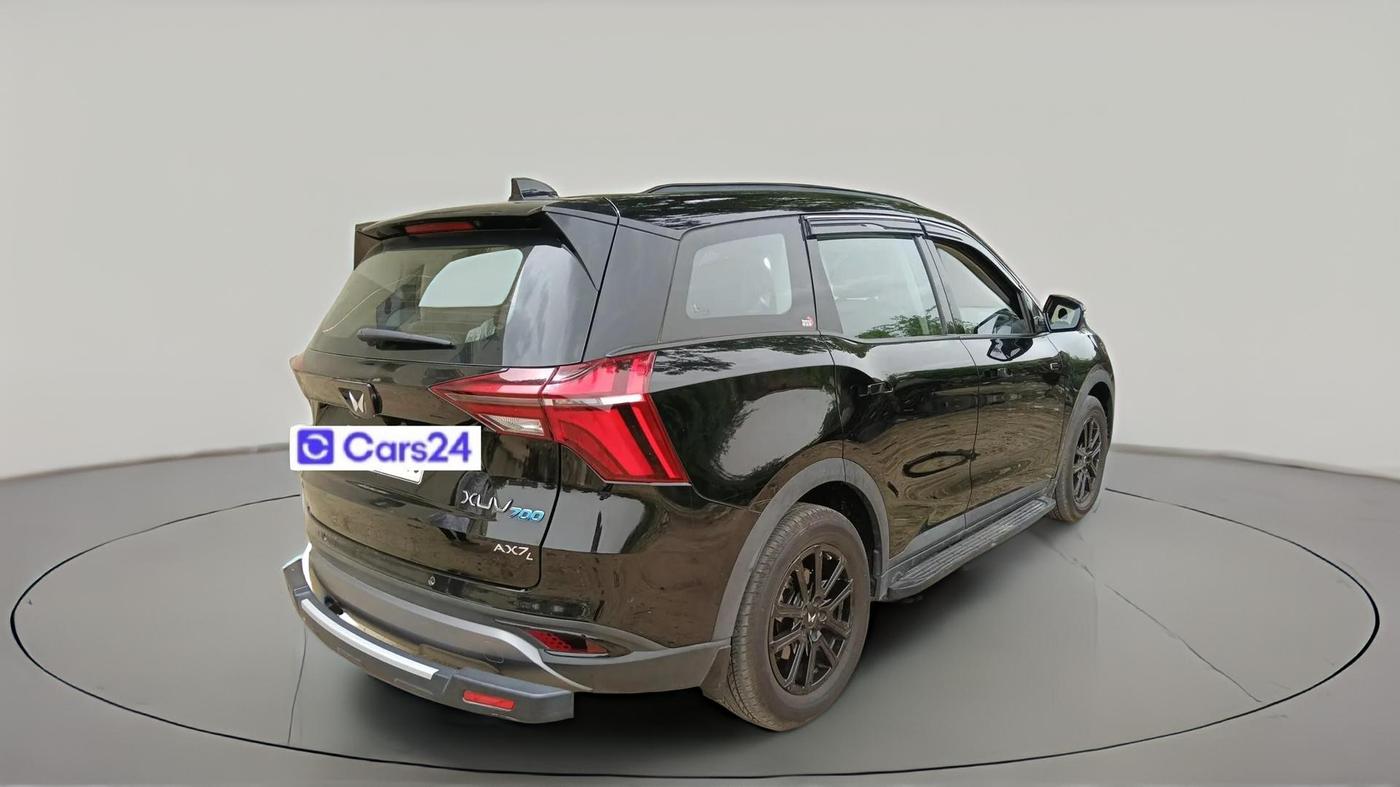2025 Mahindra XUV700 AX 7 LUXURY D AT 7 STR, Diesel, Automatic, 27,256 km, exterior