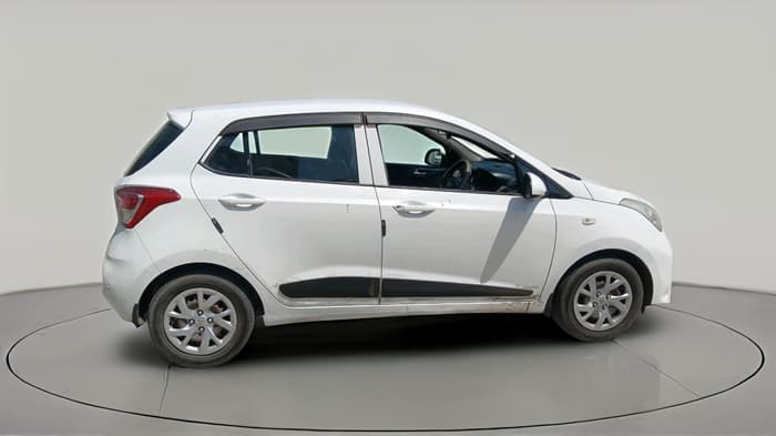 2017 Hyundai Grand i10 SPORTZ 1.2 KAPPA VTVT, CNG, Manual, 1,80,316 km, exterior