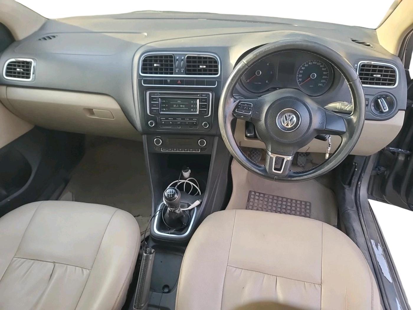 2013 Volkswagen Polo HIGHLINE DIESEL, Diesel, Manual, 1,26,630 km, interior