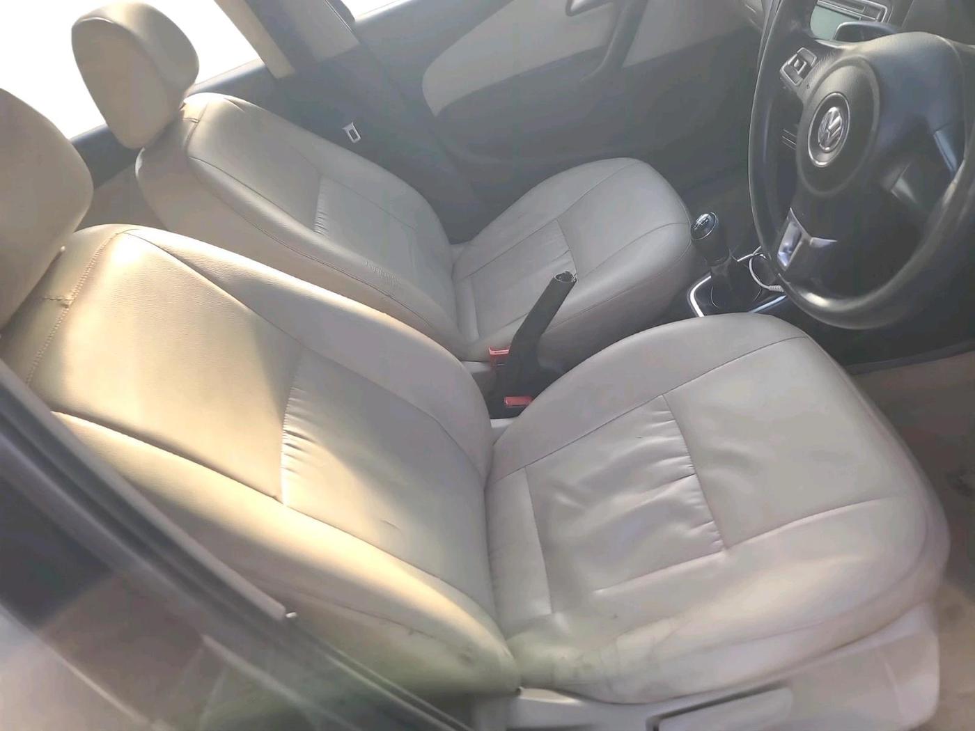 2013 Volkswagen Polo HIGHLINE DIESEL, Diesel, Manual, 1,26,630 km, interior