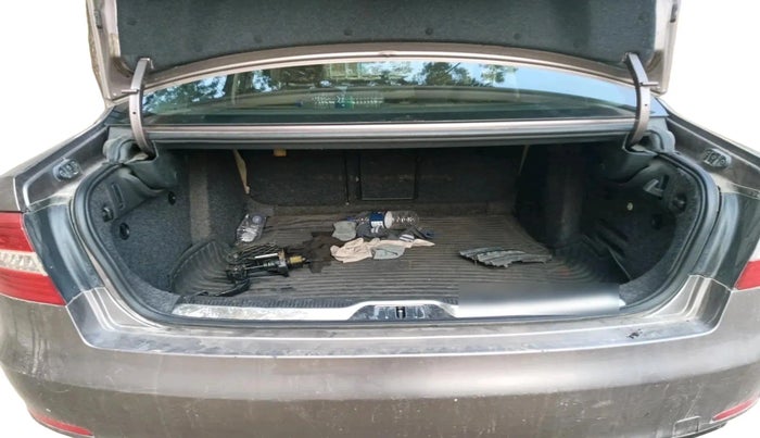 2015 Skoda Superb ELEGANCE 1.8 TSI MT, Petrol, Manual, 1,02,155 km, exterior