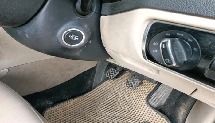 2015 Skoda Superb ELEGANCE 1.8 TSI MT, Petrol, Manual, 1,02,155 km, interior