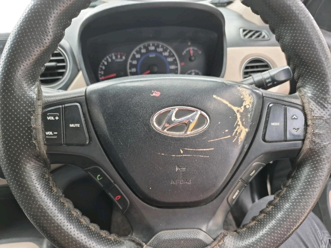 2016 Hyundai Grand i10 SPORTZ 1.2 KAPPA VTVT, CNG, Manual, 1,04,132 km, interior
