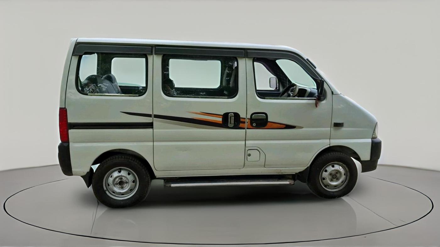 2017 Maruti Eeco 7 STR, CNG, Manual, 1,20,338 km, exterior