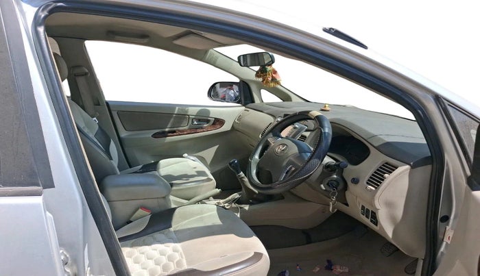 2014 Toyota Innova 2.5 VX 7 STR, Diesel, Manual, 2,30,851 km, interior