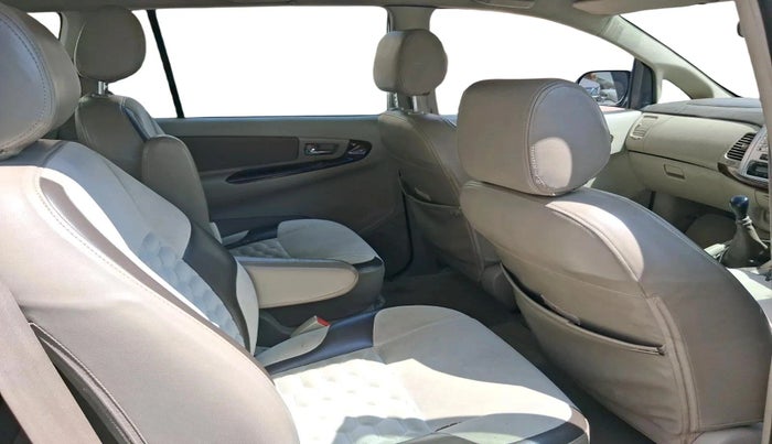 2014 Toyota Innova 2.5 VX 7 STR, Diesel, Manual, 2,30,851 km, interior