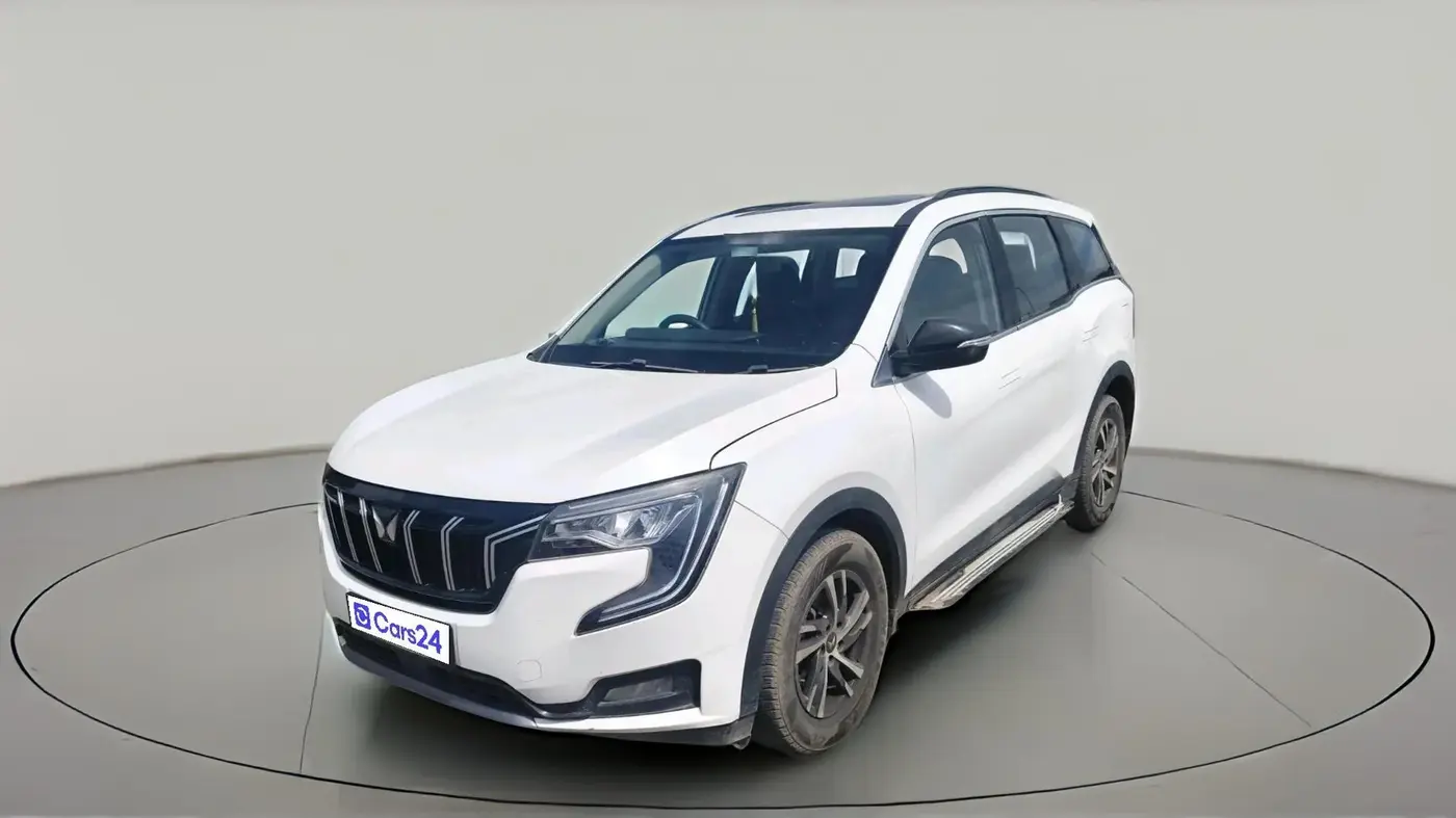 2022 Mahindra XUV700 AX 5 D MT 5 STR, Diesel, Manual, 1,30,636 km, exterior