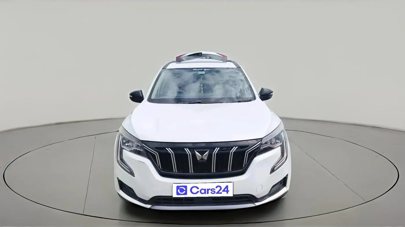2022 Mahindra XUV700 AX 5 D MT 5 STR, Diesel, Manual, 1,30,636 km, exterior