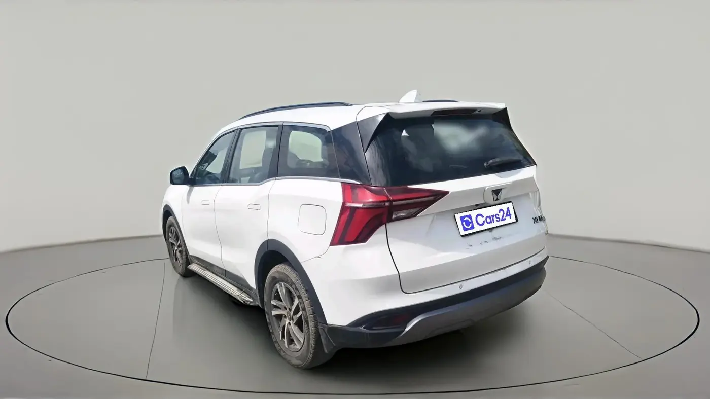 2022 Mahindra XUV700 AX 5 D MT 5 STR, Diesel, Manual, 1,30,636 km, exterior