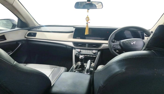 2022 Mahindra XUV700 AX 5 D MT 5 STR, Diesel, Manual, 1,30,636 km, interior