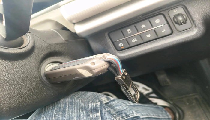 2022 Mahindra XUV700 AX 5 D MT 5 STR, Diesel, Manual, 1,30,636 km, interior