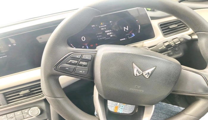 2022 Mahindra XUV700 AX 5 D MT 5 STR, Diesel, Manual, 1,30,636 km, interior