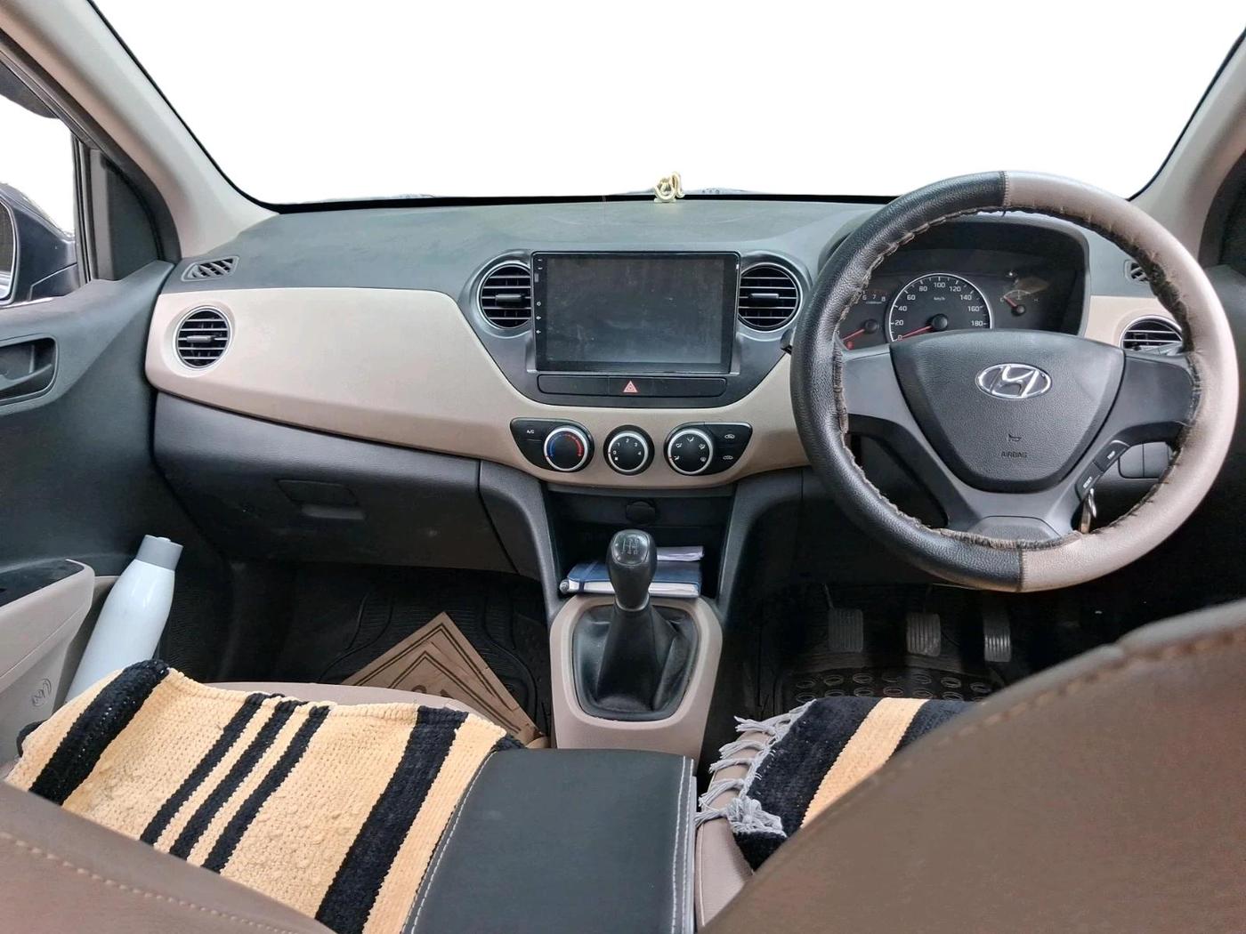 2017 Hyundai Grand i10 MAGNA 1.2 KAPPA VTVT, Petrol, Manual, 1,02,646 km, interior
