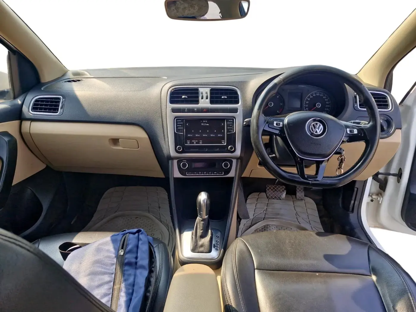 2018 Volkswagen Ameo HIGHLINE PLUS 1.5L AT 16 ALLOY, Diesel, Automatic, 1,09,500 km, interior
