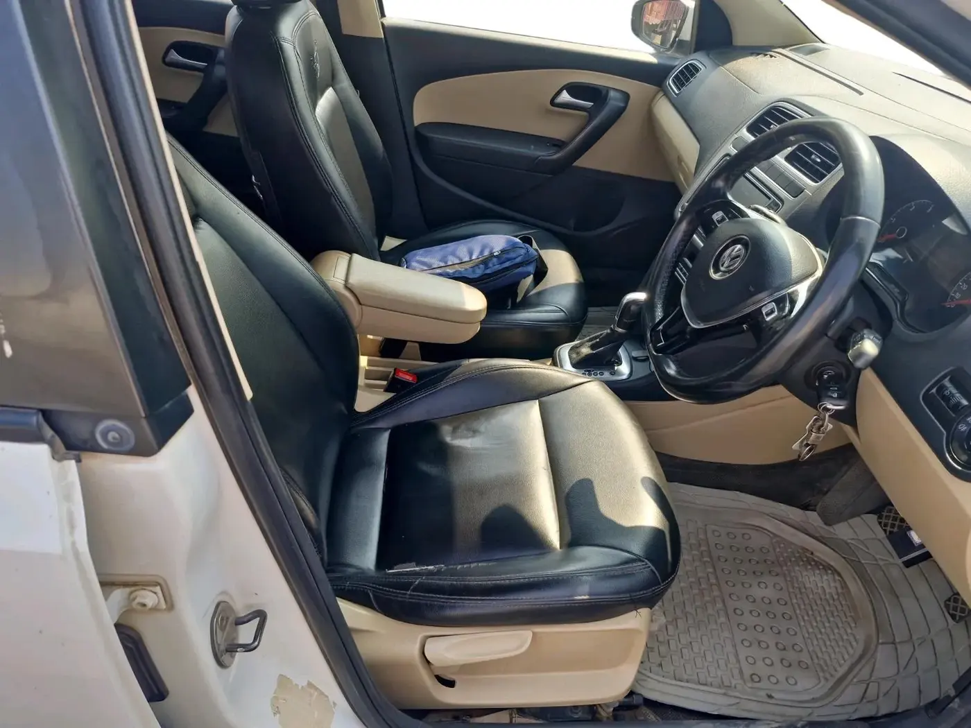 2018 Volkswagen Ameo HIGHLINE PLUS 1.5L AT 16 ALLOY, Diesel, Automatic, 1,09,500 km, interior