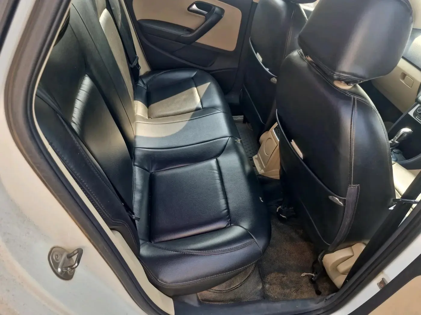 2018 Volkswagen Ameo HIGHLINE PLUS 1.5L AT 16 ALLOY, Diesel, Automatic, 1,09,500 km, interior