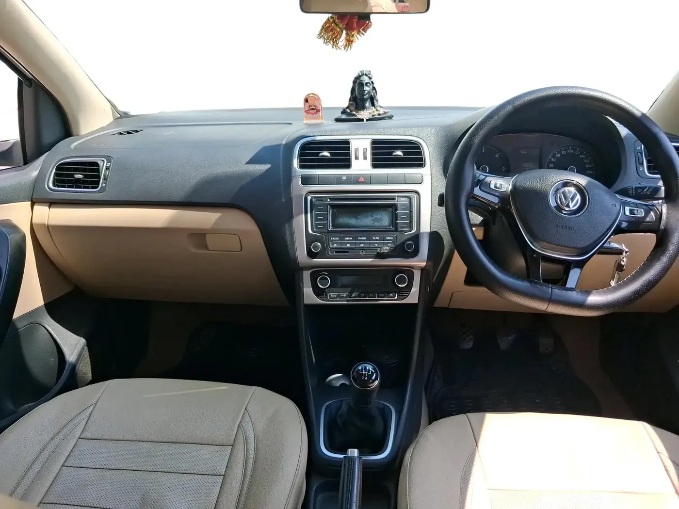 2014 Volkswagen Polo HIGHLINE1.5L, Diesel, Manual, 93,622 km, interior