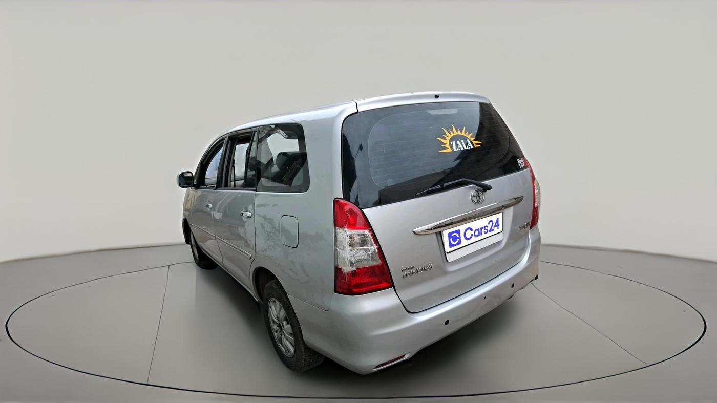 2011 Toyota Innova V 2.5 8 STR, Diesel, Manual, 2,20,450 km, exterior