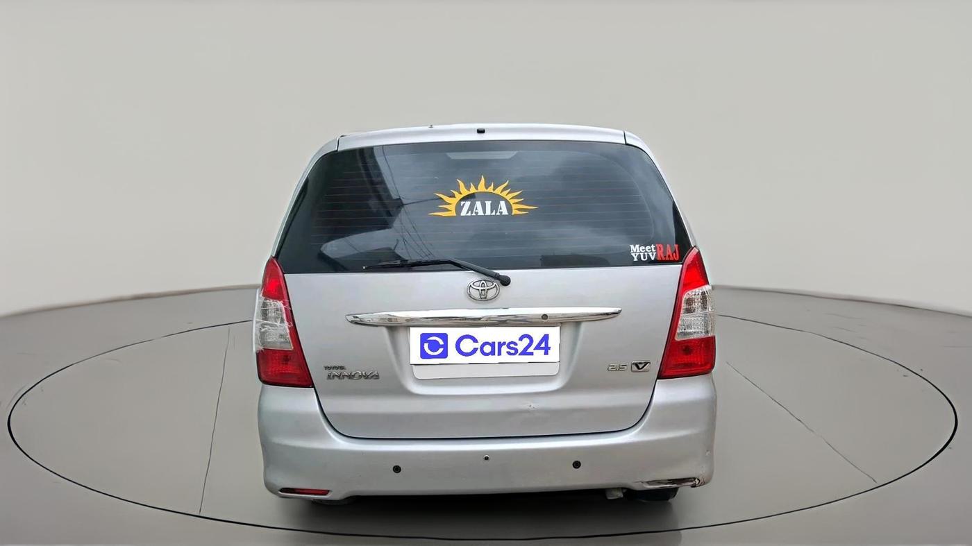 2011 Toyota Innova V 2.5 8 STR, Diesel, Manual, 2,20,450 km, exterior