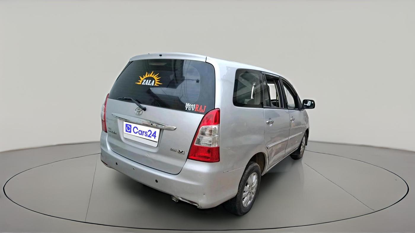 2011 Toyota Innova V 2.5 8 STR, Diesel, Manual, 2,20,450 km, exterior