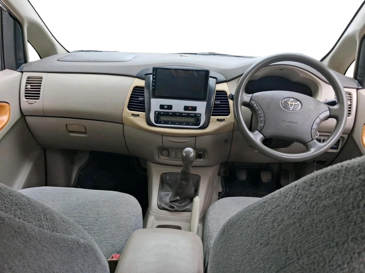 2011 Toyota Innova V 2.5 8 STR, Diesel, Manual, 2,20,450 km, interior
