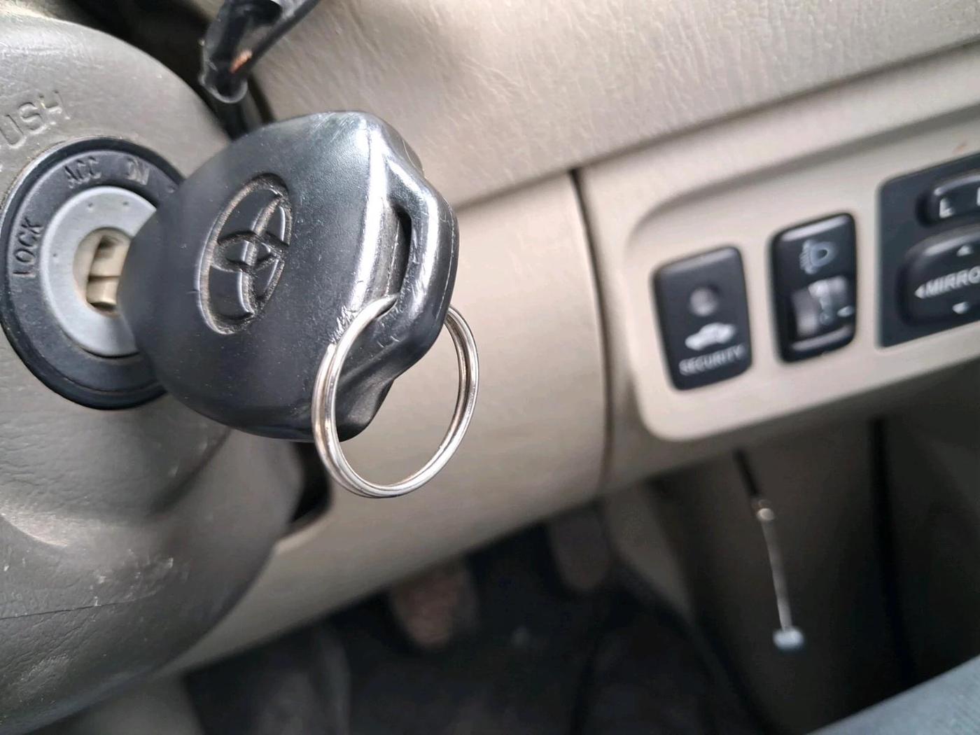 2011 Toyota Innova V 2.5 8 STR, Diesel, Manual, 2,20,450 km, interior