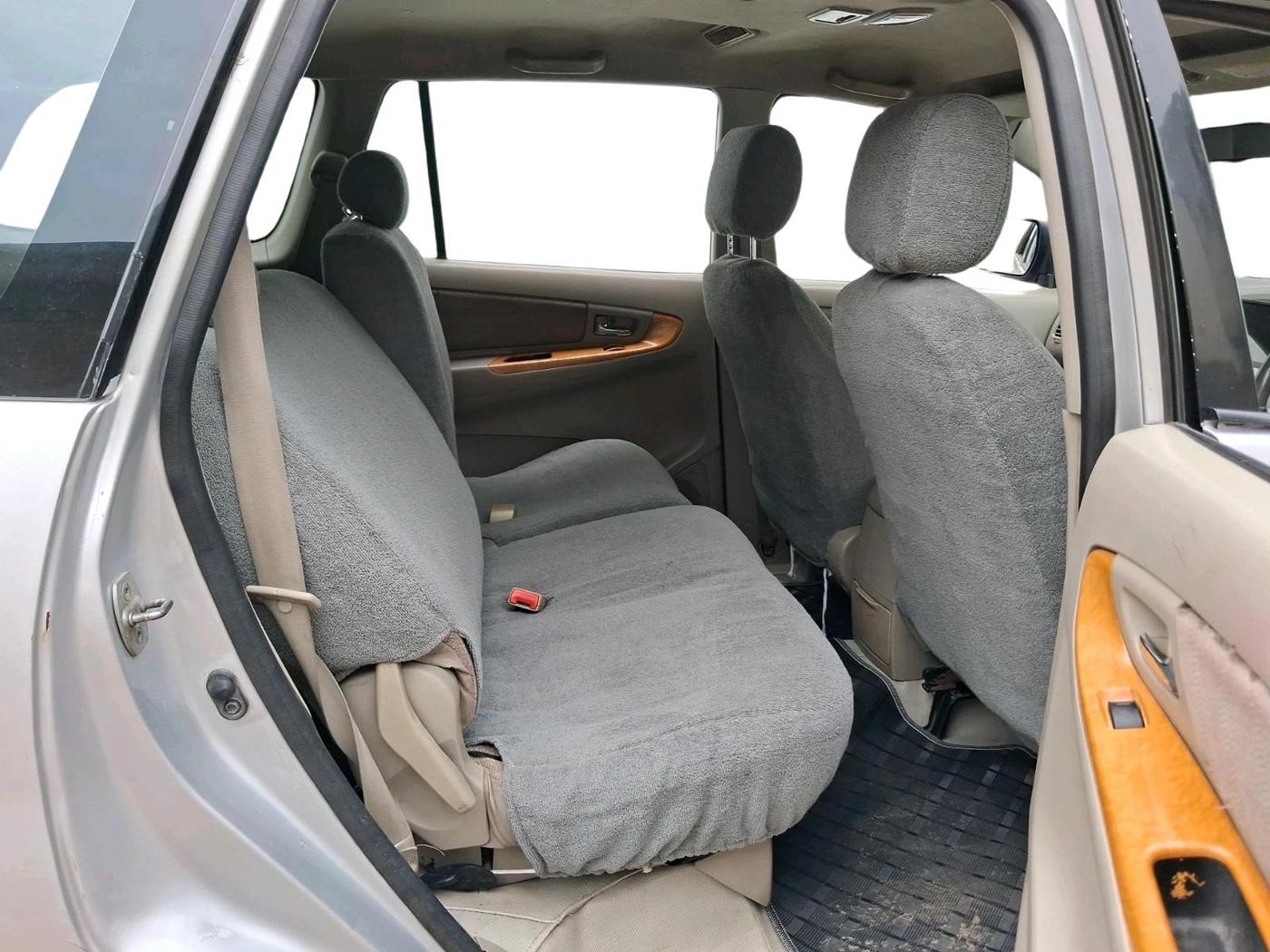 2011 Toyota Innova V 2.5 8 STR, Diesel, Manual, 2,20,450 km, interior