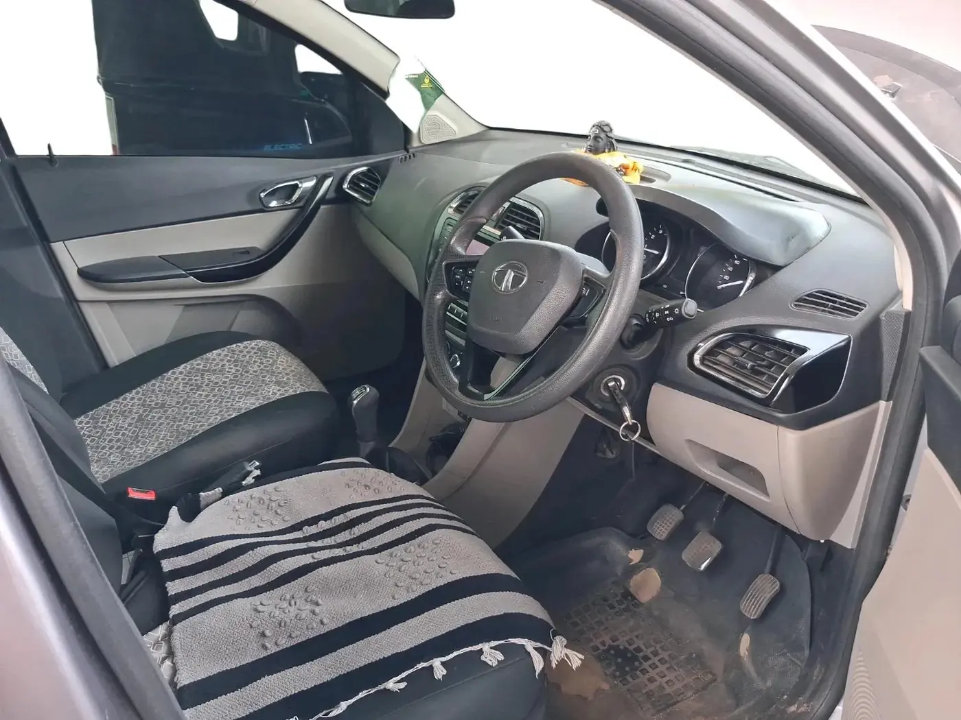 2018 Tata Tiago XZ PETROL, Petrol, Manual, 1,13,000 km, interior