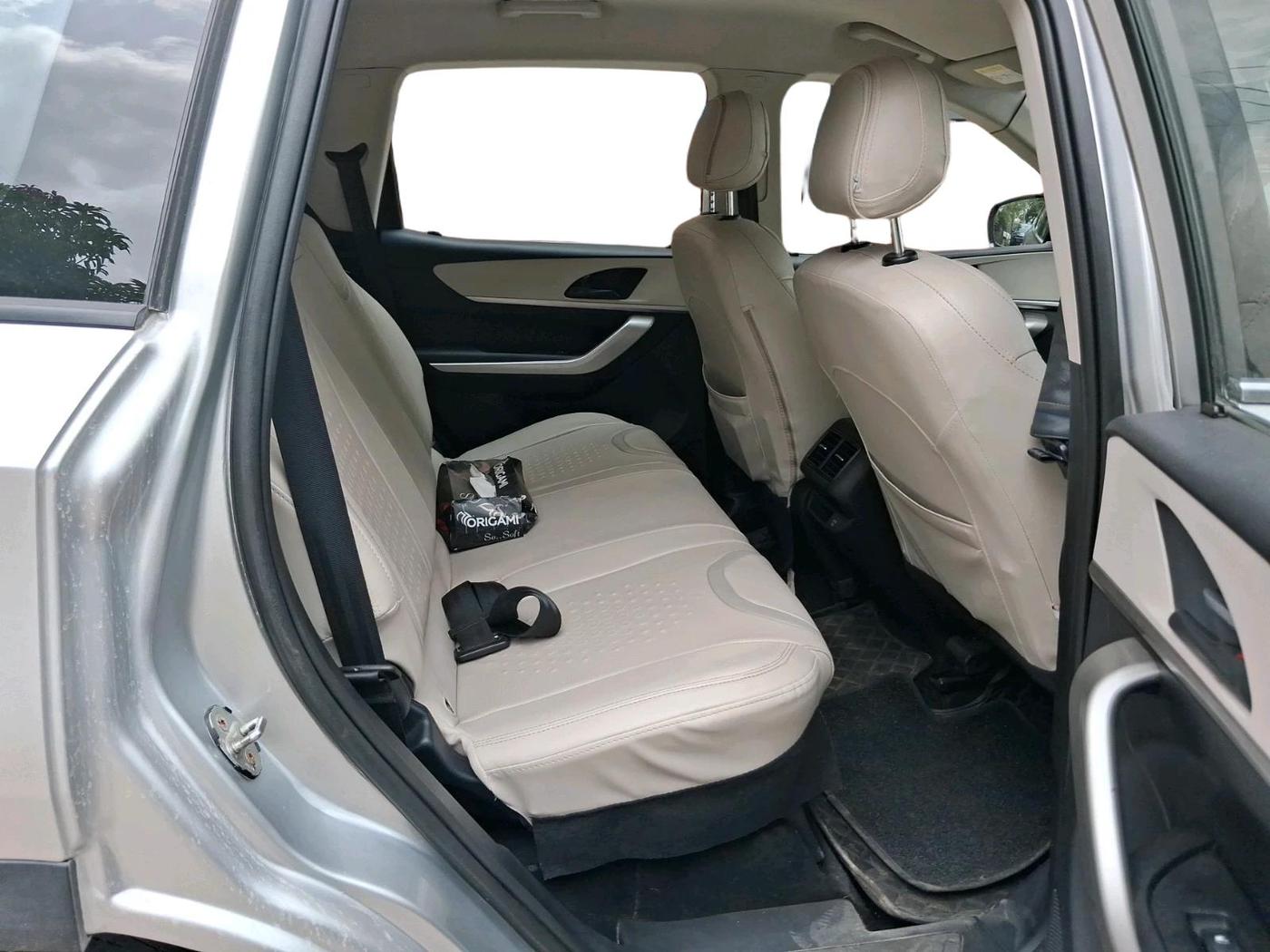2022 Mahindra XUV700 MX P MT 5 STR, Petrol, Manual, 1,18,237 km, interior
