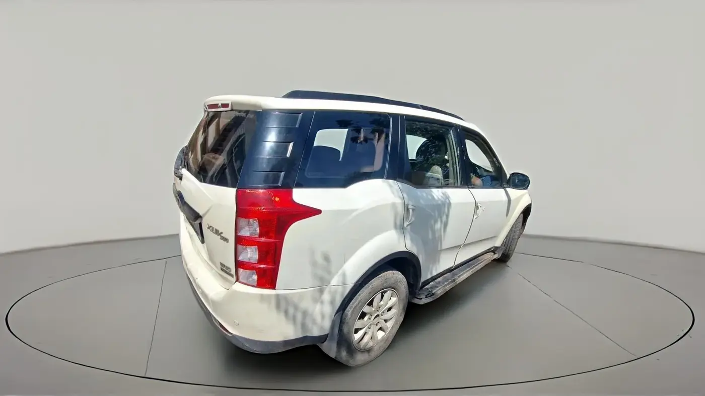 2015 Mahindra XUV500 W10 AT, Diesel, Automatic, 1,78,253 km, exterior