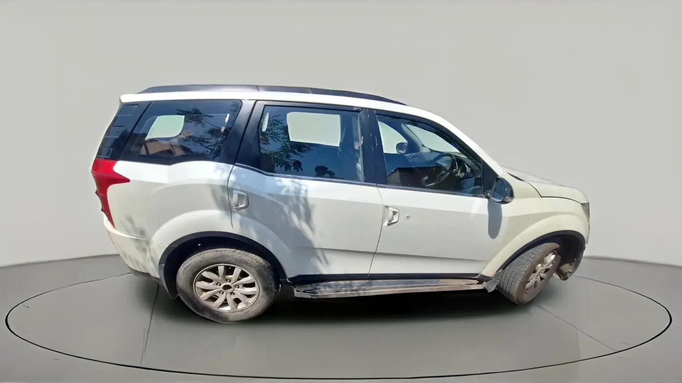 2015 Mahindra XUV500 W10 AT, Diesel, Automatic, 1,78,253 km, exterior