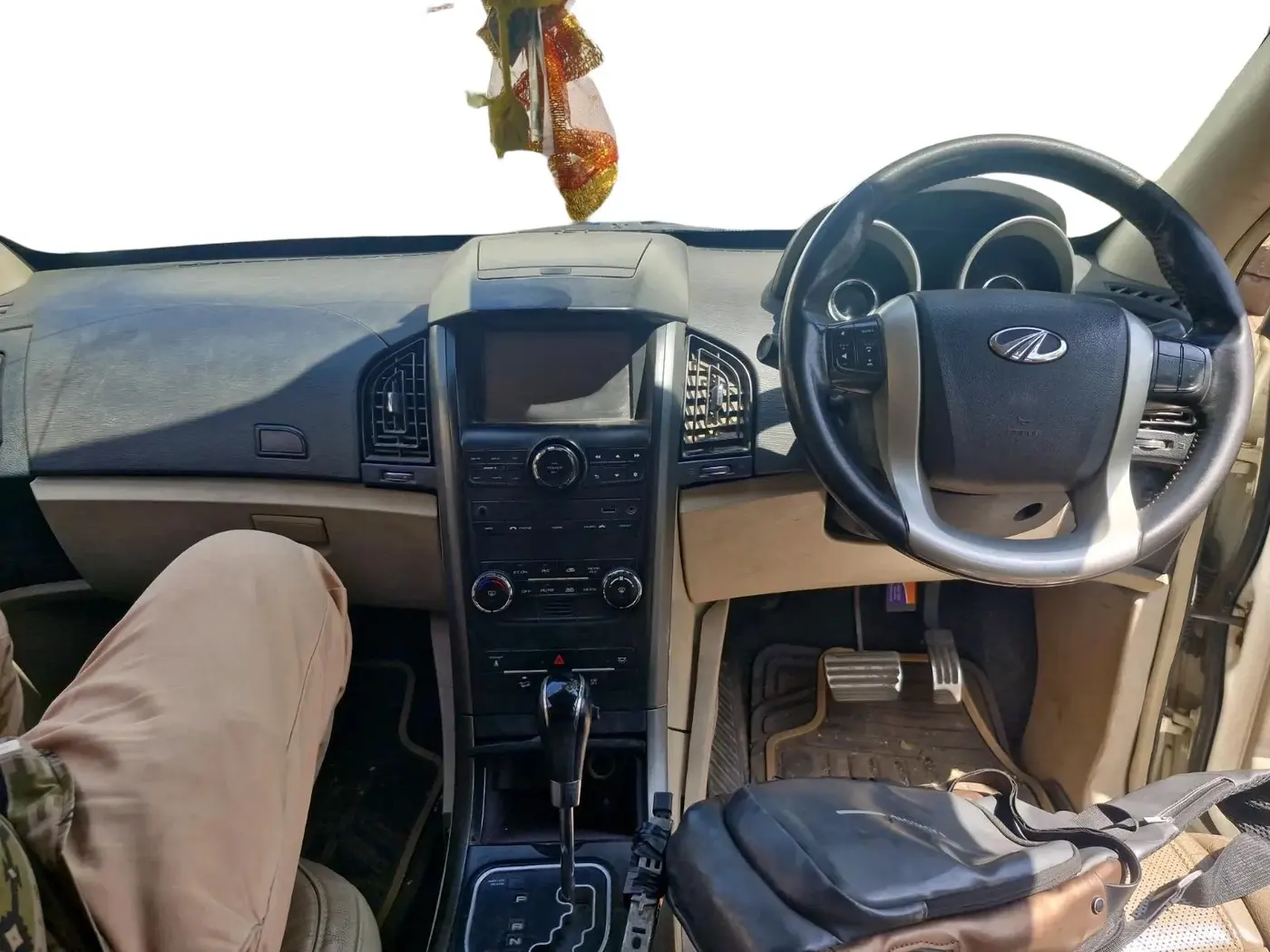 2015 Mahindra XUV500 W10 AT, Diesel, Automatic, 1,78,253 km, interior